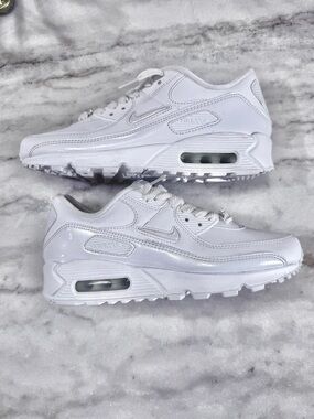 Brand New Nike Air Max 90 SE 'Dance Iridescent' White FD8684-100 Women Size 7.5